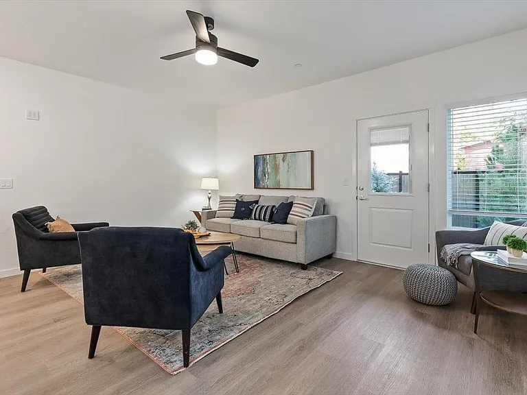 Hawk's Landing Apartments — Photo 12