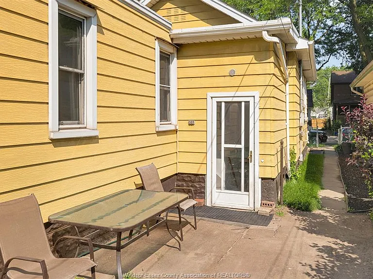 3622 Queen St — Photo 23