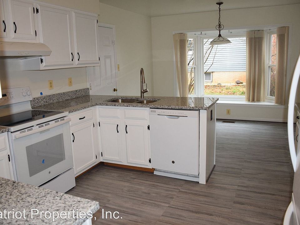 1st image of 484 Woodshire Ln