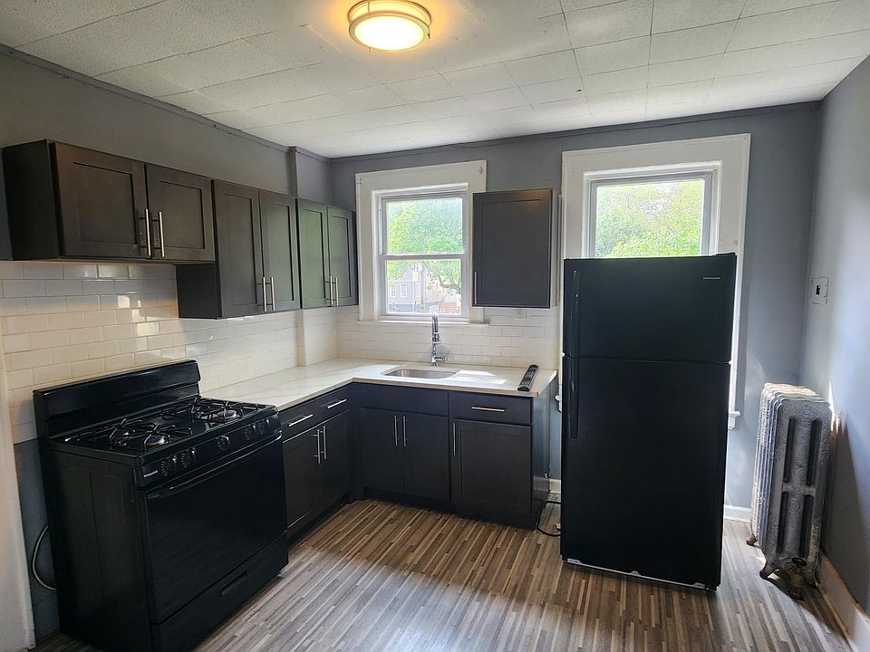 1st image of 35 W Avon Ave Floor 1