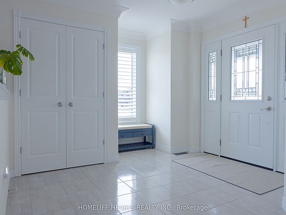 3rd image of 42 Maryann Ln