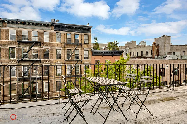 Rented by CORE | media 27