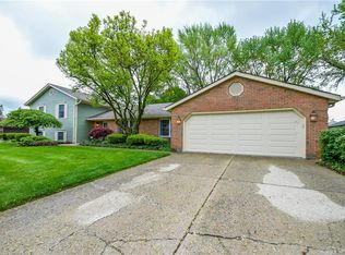 1032 Quail Run Dr, Dayton, OH 45458