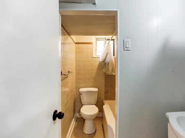 2563 Kingston Rd #BASEMENT — Photo 16