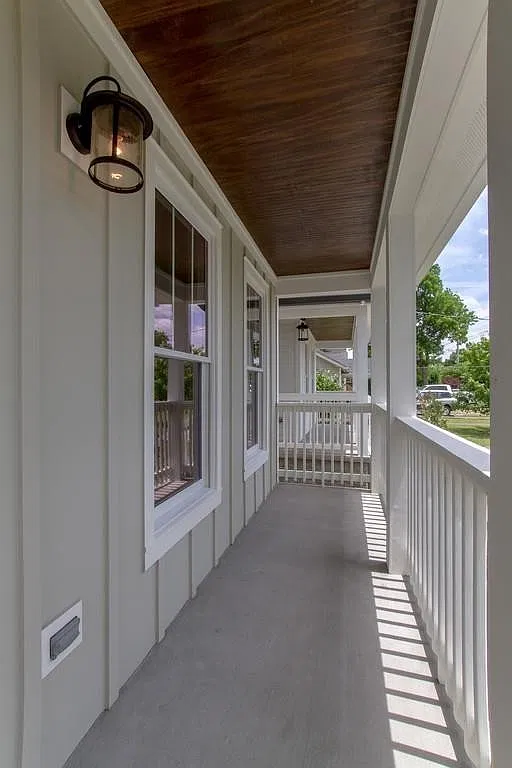 3 bed, 3.0 bath, 1936 sqft, $3,800 — Photo 2