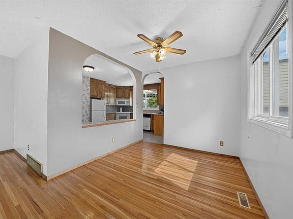 4th image of 135 NW Huntcroft Way NE
