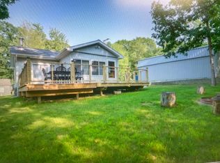 136 Columbus Ave, Houghton Lake, MI 48629