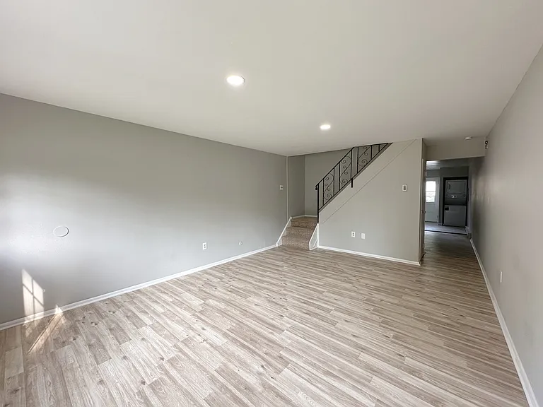 Woodland Manor Apartments — Photo 6