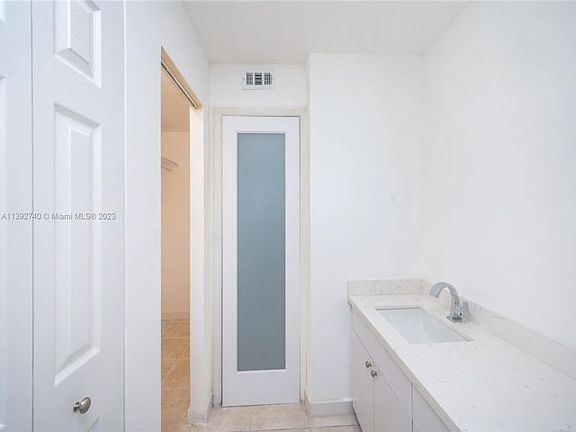 5th image of 6900 Bay Dr APT 5B
