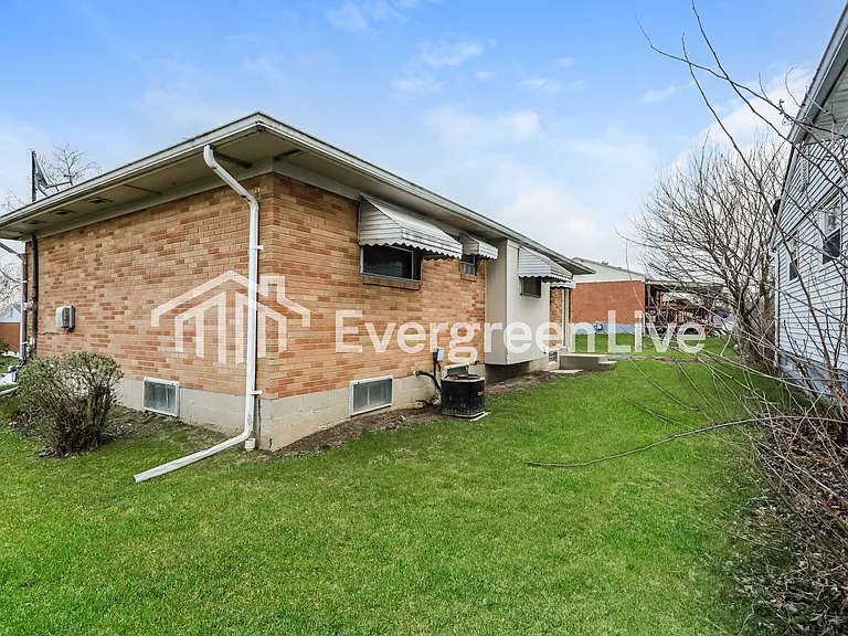 11715 Hamlet Rd — Photo 15