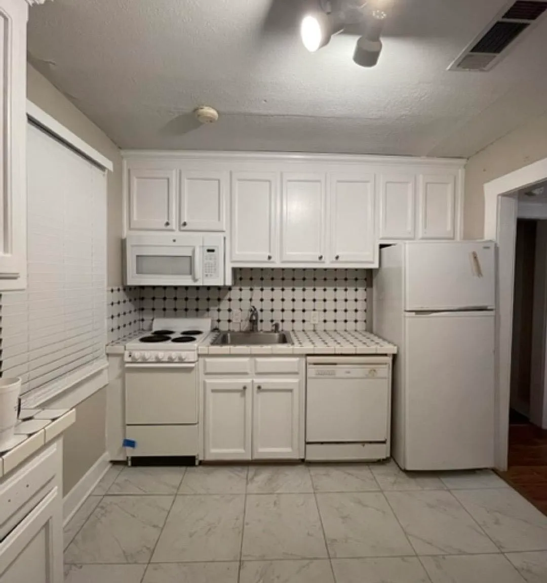 1 bed, 650 sqft, $1,200 — Photo 2