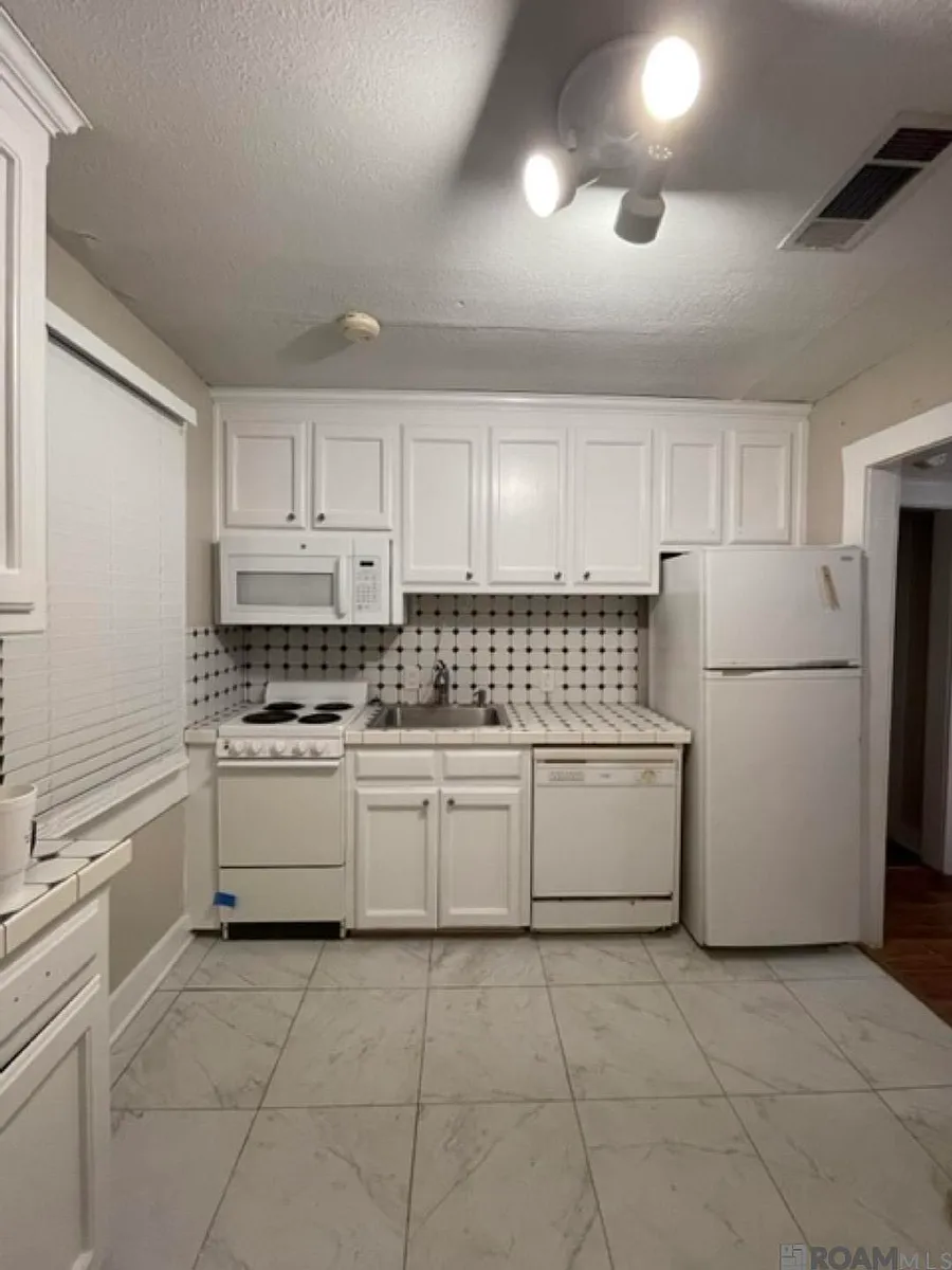 Building Photo - 4557 Mimosa St