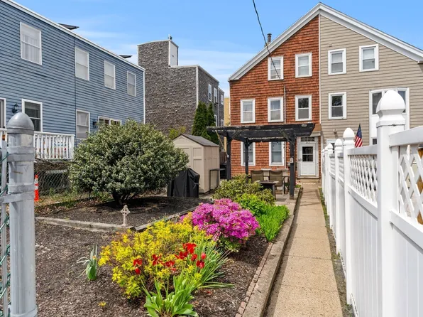 652 E 2nd St, Boston, MA 02127