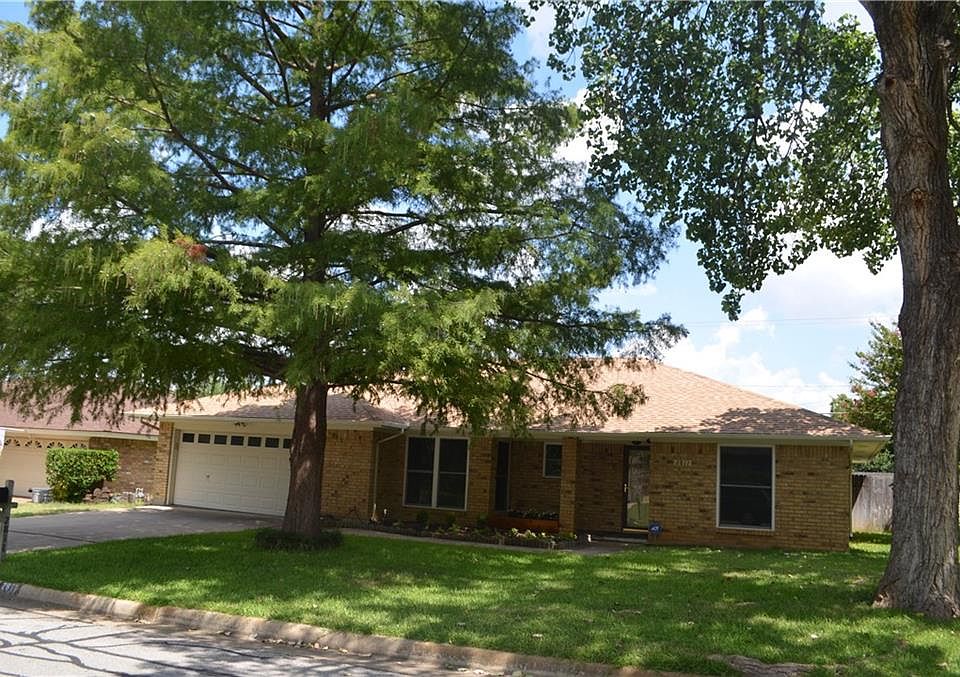 1st image of 2811 Bonneville Dr