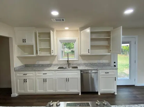 2720 W Mount Comfort Rd, Fayetteville, AR 72704