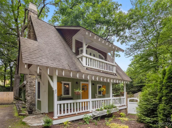 44 Pace St, Saluda, NC 28773