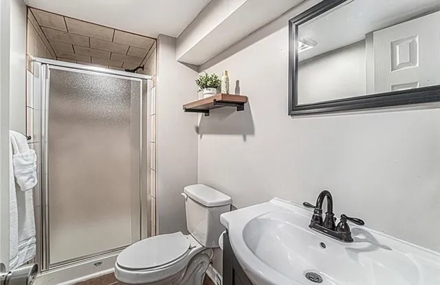 4207 W 62nd Ter — Photo 9