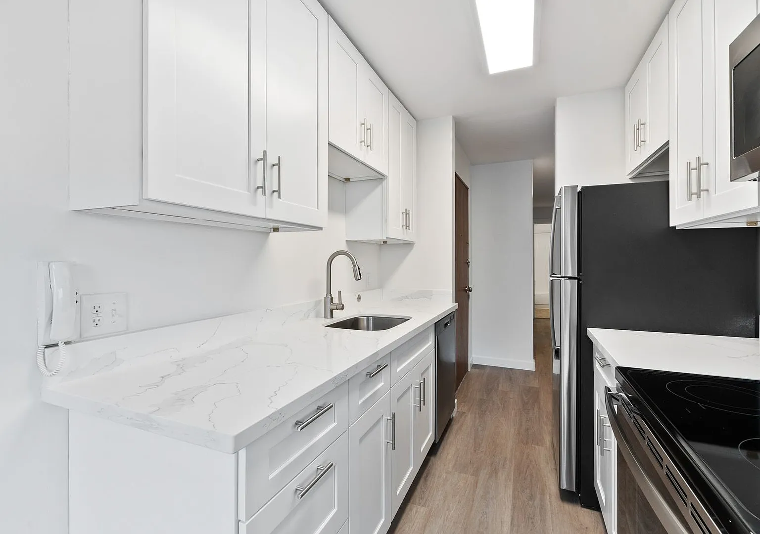 611-615 Apartments — Photo 4