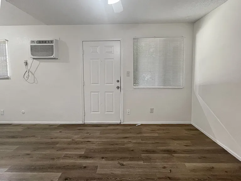 Ethan Apartments — Photo 33