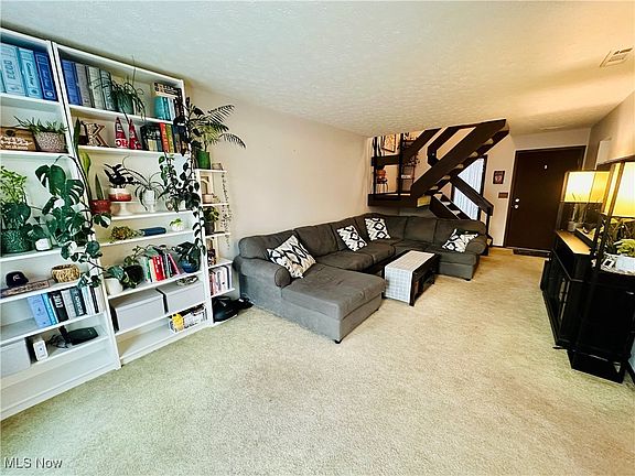 4th image of 272 Deepwood Dr