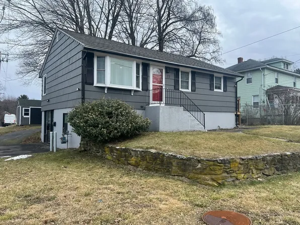 23 W Main St, Millbury, MA 01527