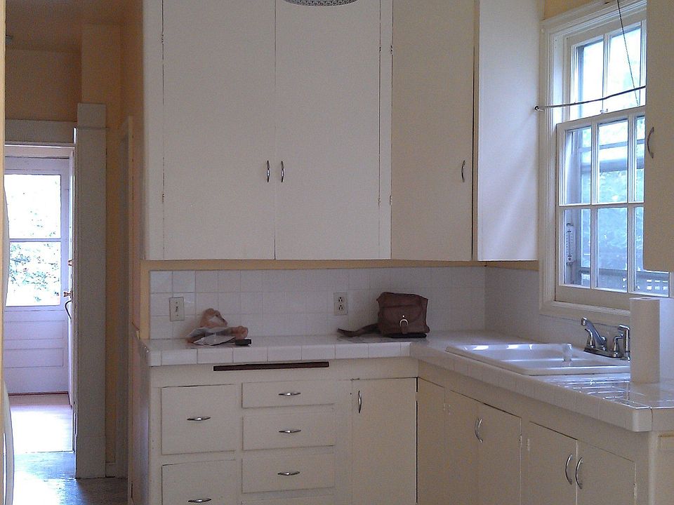 2nd image of 2504 SE Salmon St