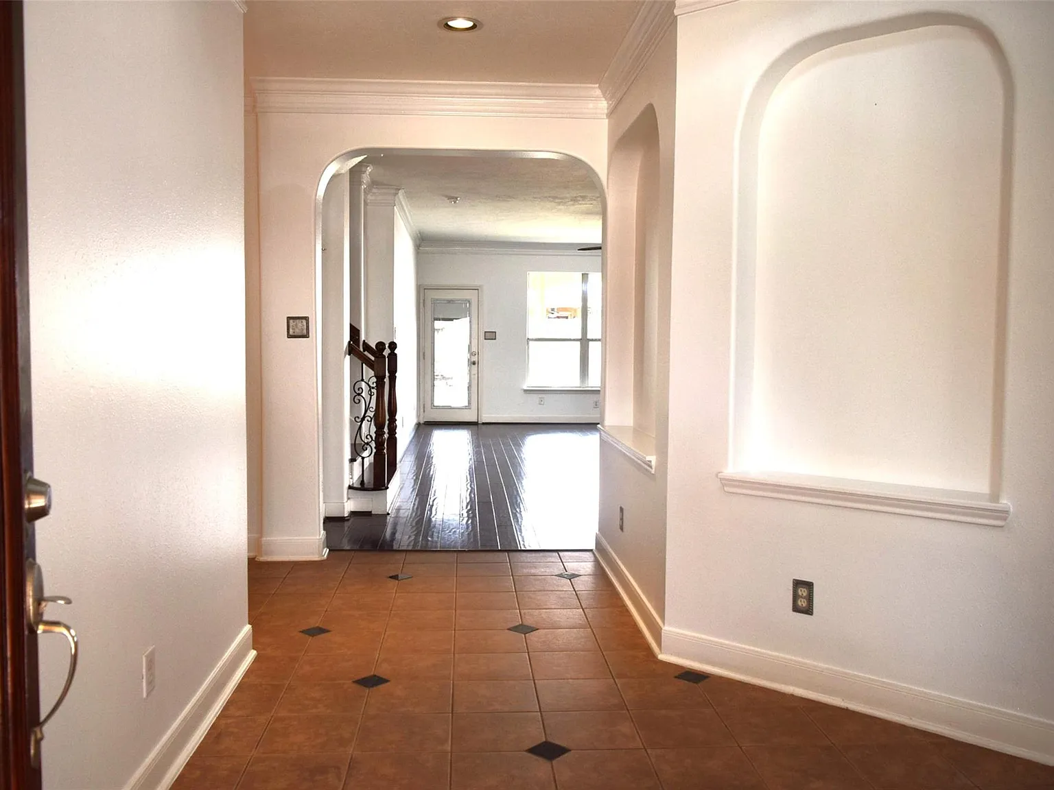 4 bed, 2.5 bath, 2997 sqft, $2,300 — Photo 3
