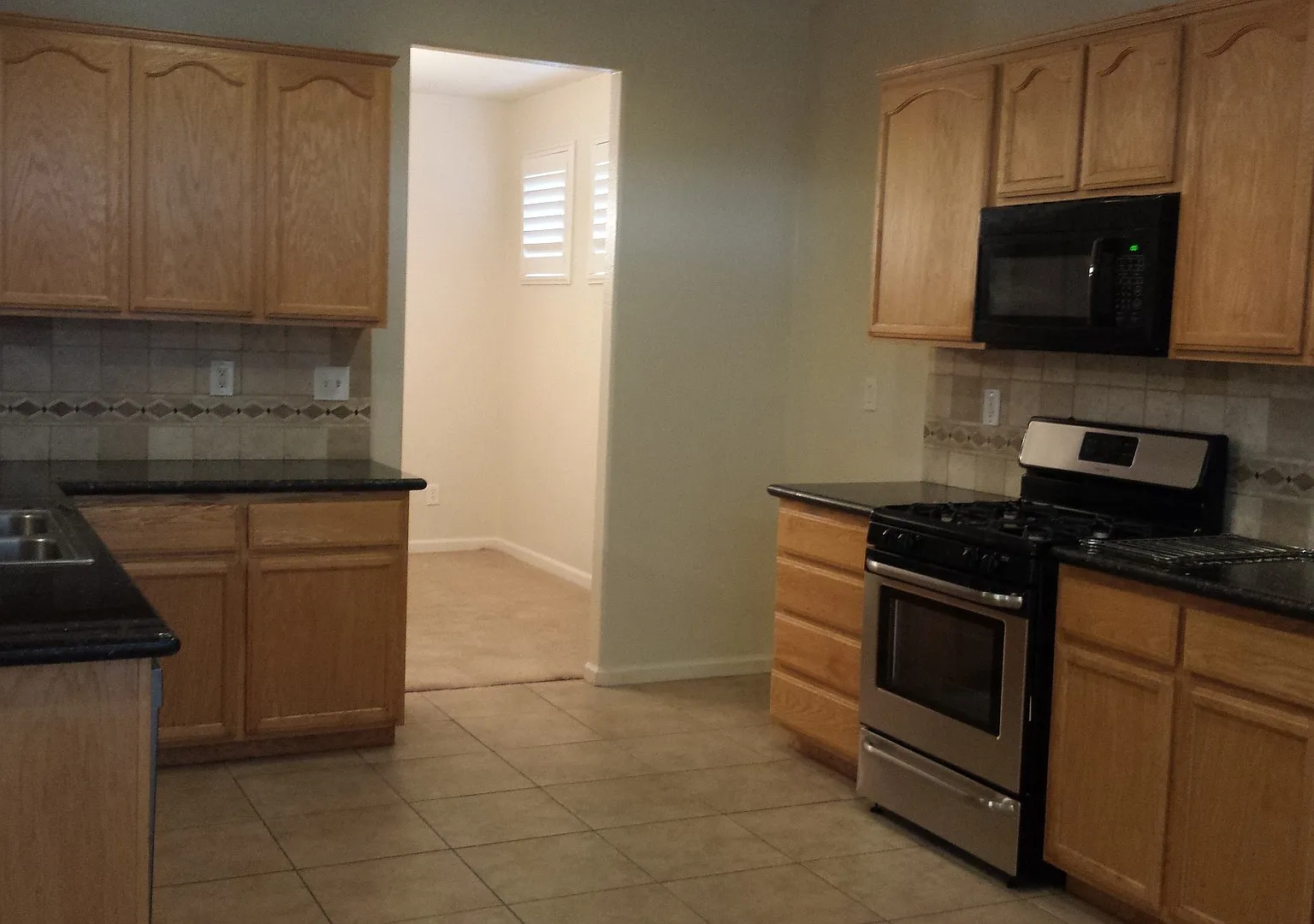 Beautiful single story home in Patterson — Photo 3