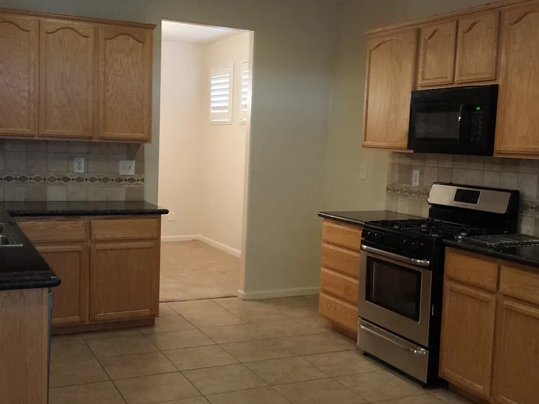 719 Rock Creek Ln — Photo 3