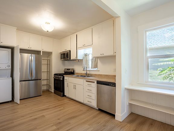 5th image of 1012 Broadway St Unit 1