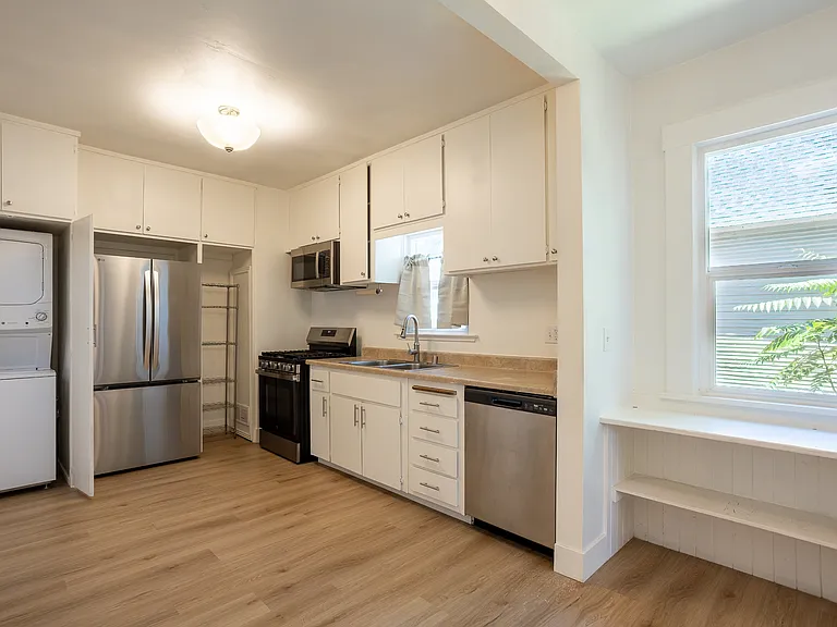 1012 Broadway St #1 — Photo 5