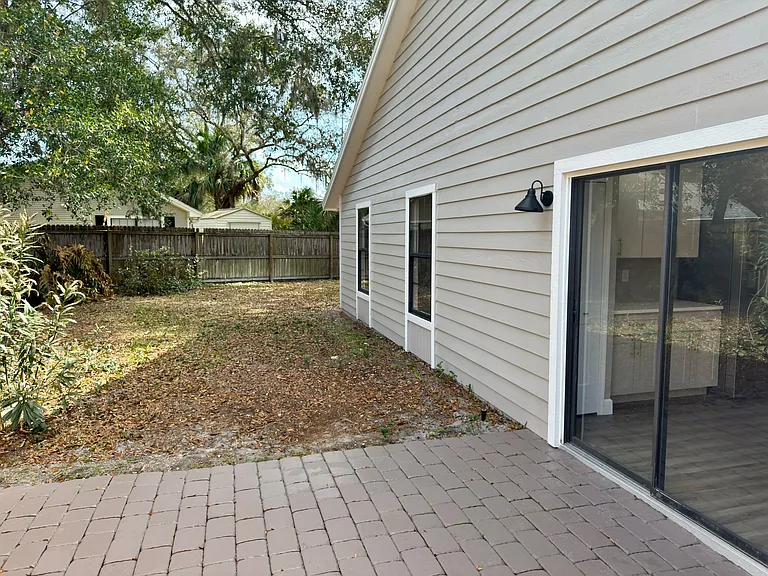 1305 Northside Dr — Photo 12