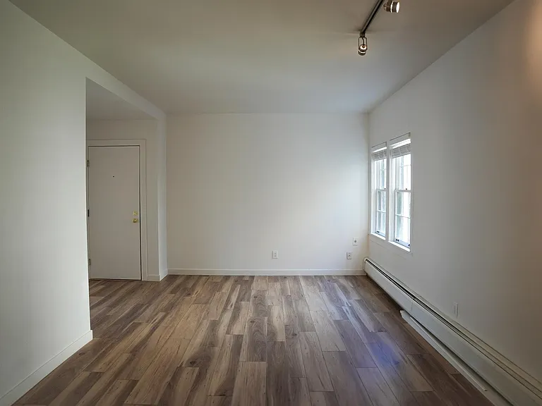 960 N Sherman St #2E — Photo 4