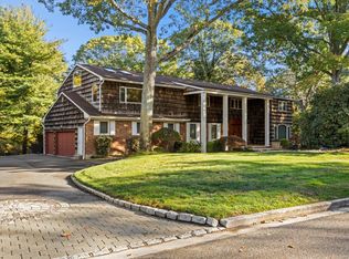 98 Cypress Dr, Woodbury, NY 11797