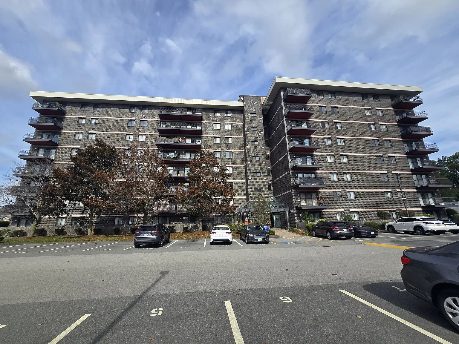2 bed, 966 sqft, $2,400 — Photo 2