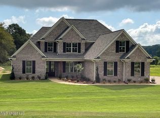 1222 Pebble View Dr, Byhalia, MS 38611