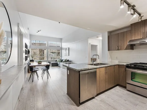 3156 Dayanee Springs Blvd #413, Coquitlam, BC V3E 0B7