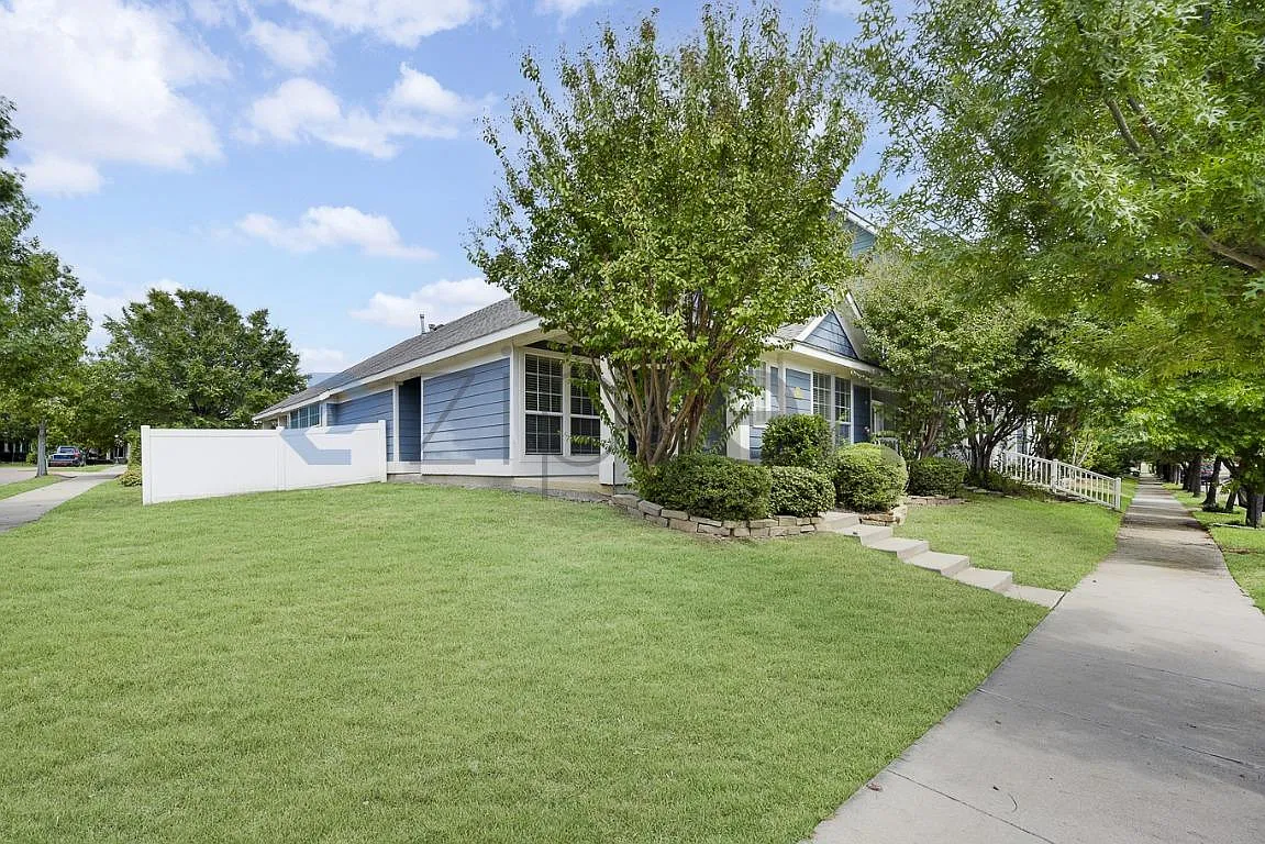 3 bed, 1517 sqft, $2,300 — Photo 2