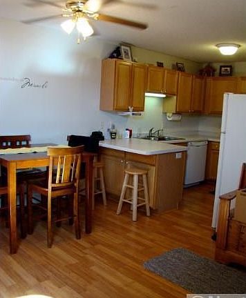 3rd image of 1032 Larkspur Ln