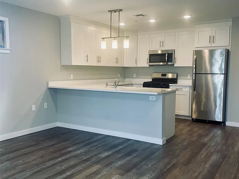221 Eastview Dr #17 — Photo 4