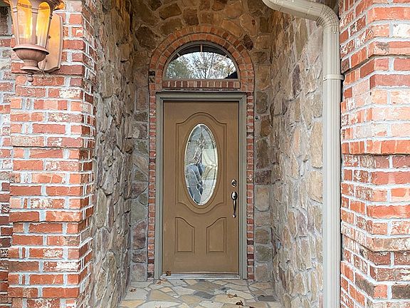 5th image of 709 Village Gate Cir