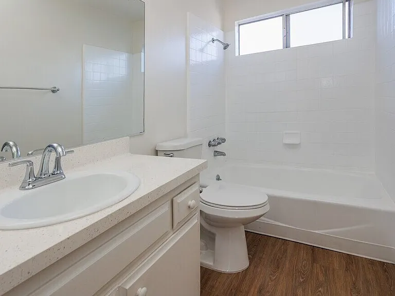 Lido Apartments - 241 Avocado St — Photo 10