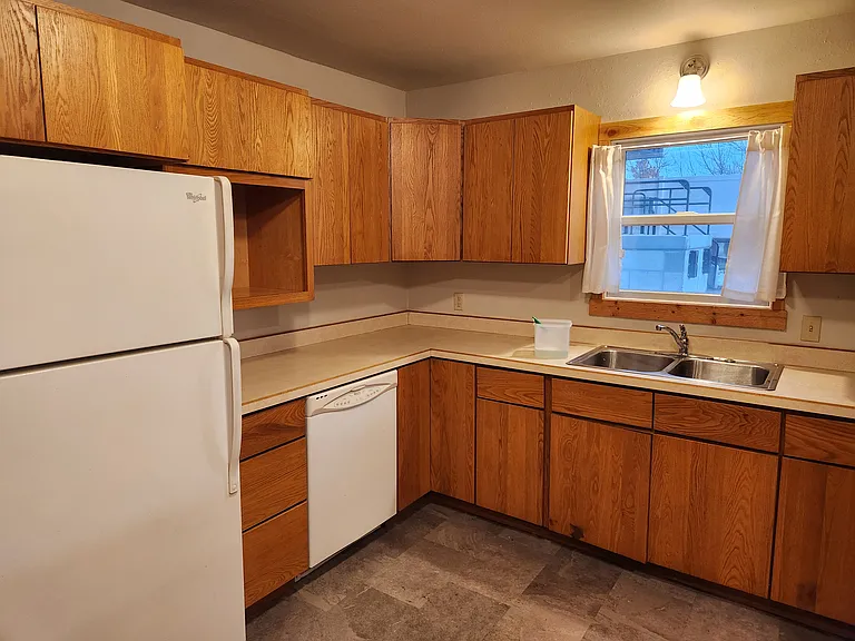 139 McNamara Ave — Photo 9