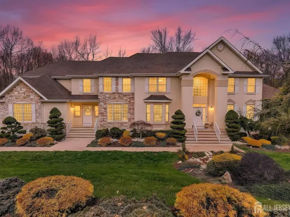 13 S Palmer Cir, Millstone Township, NJ 08535