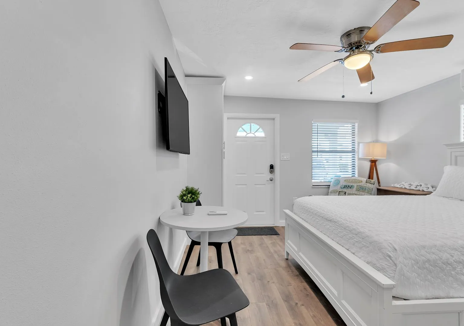 Lisa's Court LLC — Photo 2