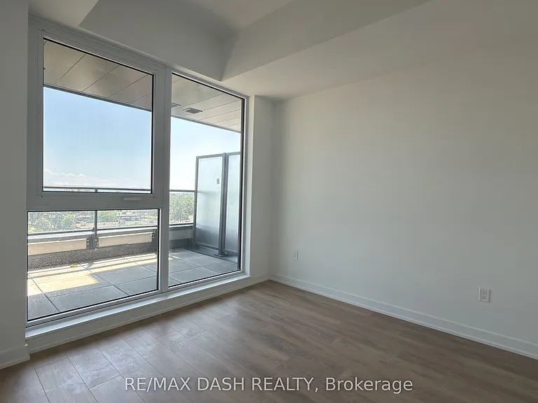 1037 The Queensway #611 — Photo 12