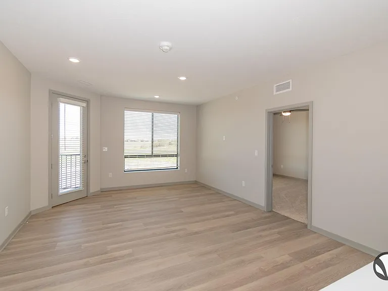 Chateau at Yankee Hill Apartments — Photo 52