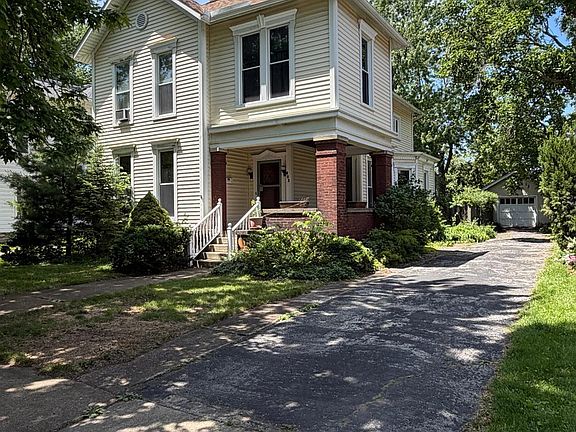 5th image of 803 W Adams St