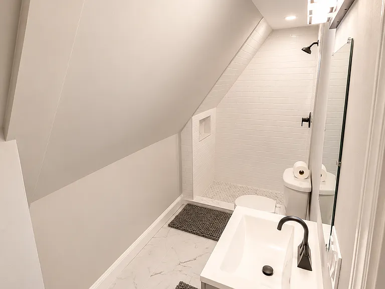 163 Clairmont Ter — Photo 2