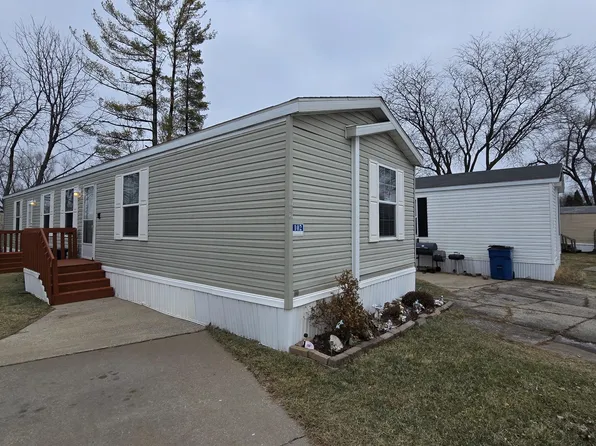 5112 N Fairmount St Trlr 102, Davenport, IA 52806